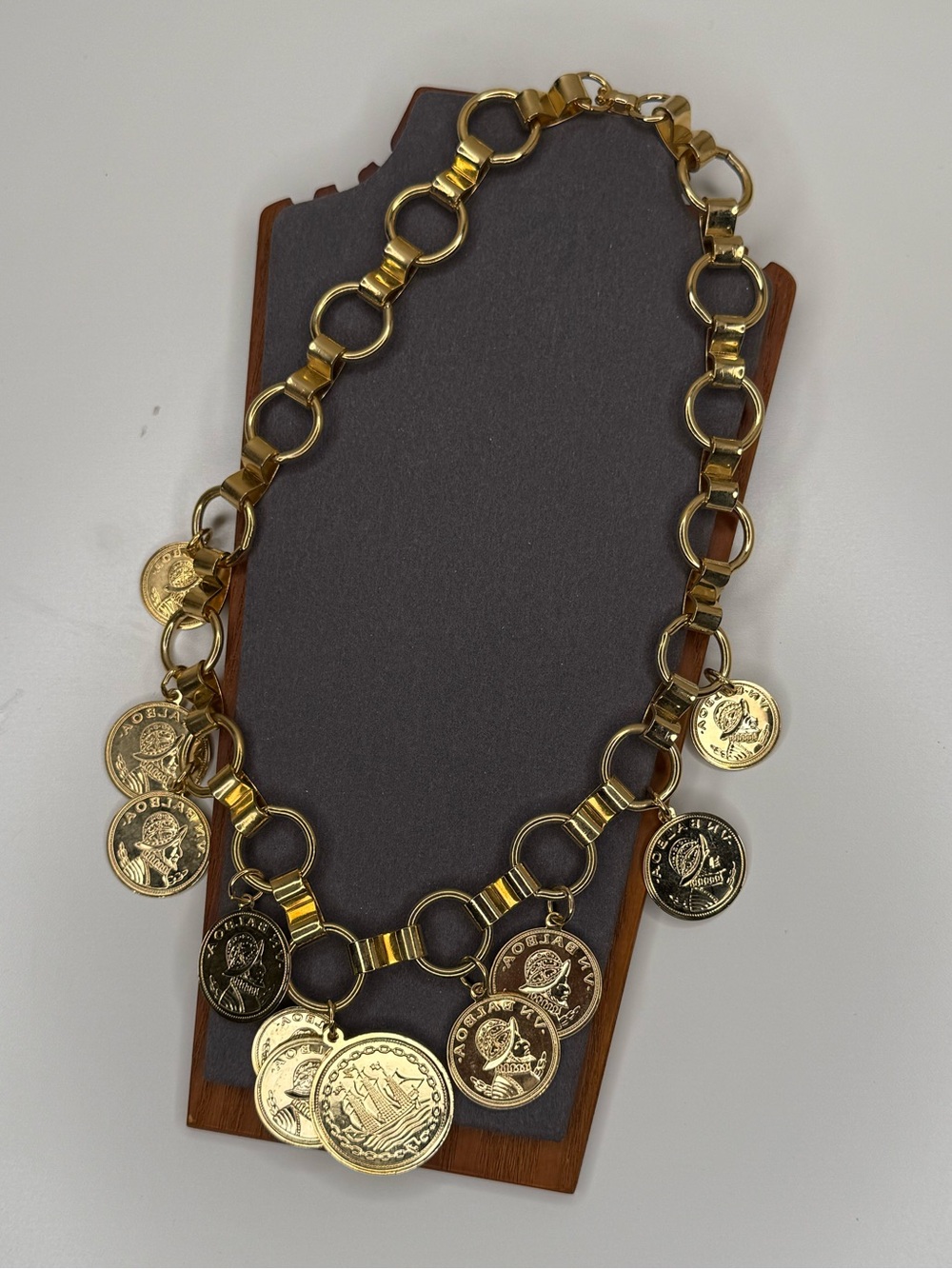 Vintage 80s 90s Gold Balboa Coin Medallion Chunky Statement Necklace Panama - Picture 4 of 10